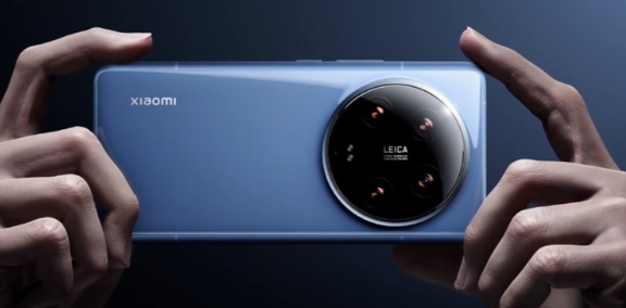 許斐首登小米14 Ultra發(fā)布會：盧偉冰新搭檔