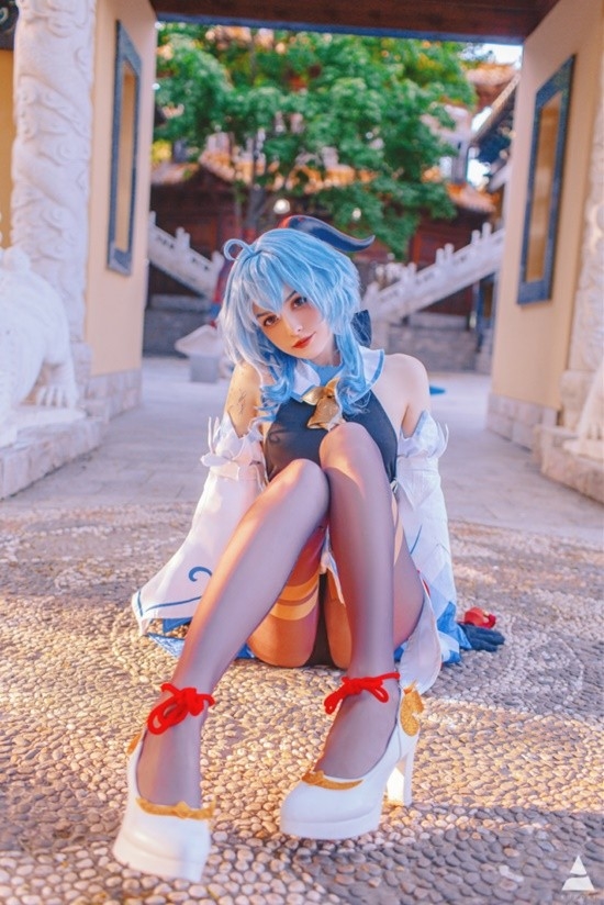 俄妹COS《原神》甘雨：黑絲“椰羊”魅惑度拉滿