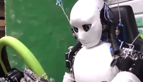 日本讓機(jī)器人學(xué)開車：車速估計(jì)飆不過輪椅