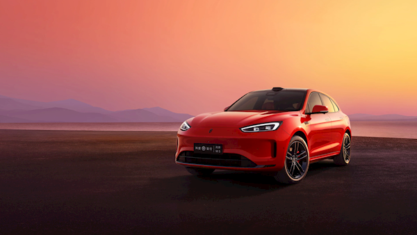 華為號(hào)召力！鴻蒙智行一天大定超2700臺(tái)：?jiǎn)柦缧翸5發(fā)力了