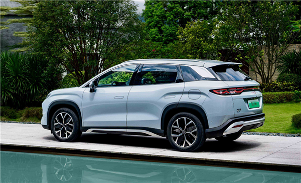 能加油才沒(méi)焦慮 插混車賣瘋了：每賣出5輛車就有1輛