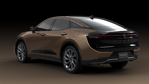 自信比肩BBA 進(jìn)口豐田皇冠國內(nèi)售價(jià)公布：36.90萬起