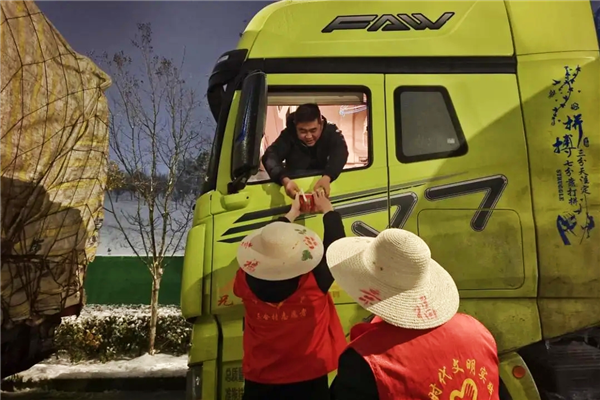 雨雪天 油車、電車互掐互嘲：到底選誰好(圖4)