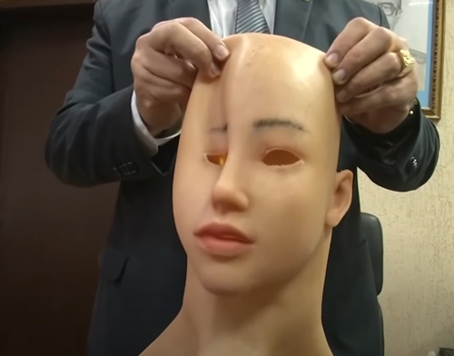 最抽象的越獄！巴西一小哥鉆洞逃跑被卡住：獄警救了三小時