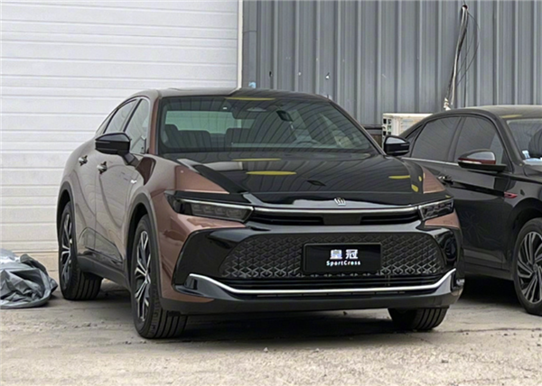 自信比肩BBA 進(jìn)口豐田皇冠國內(nèi)售價(jià)公布：36.90萬起