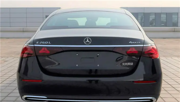 40萬級(jí)轎車天花板！全新一代國(guó)產(chǎn)奔馳E級(jí)今晚首發(fā)：現(xiàn)款44.01萬起