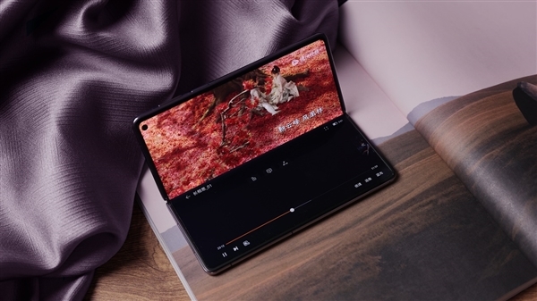 折疊屏標(biāo)桿之作！華為Mate X5輕薄、通信全方位領(lǐng)先：引領(lǐng)折疊屏旗艦之路