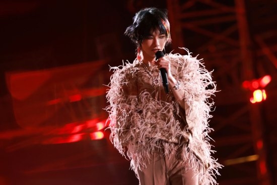 博主發(fā)文稱華晨宇演唱會(huì)震碎腎結(jié)石登熱搜：居然是真的