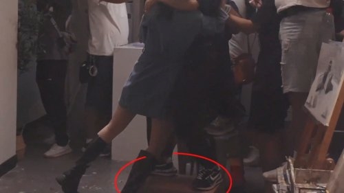 《完蛋！我被美女包圍了！》花絮：鄭梓妍等近身實(shí)拍方式揭秘