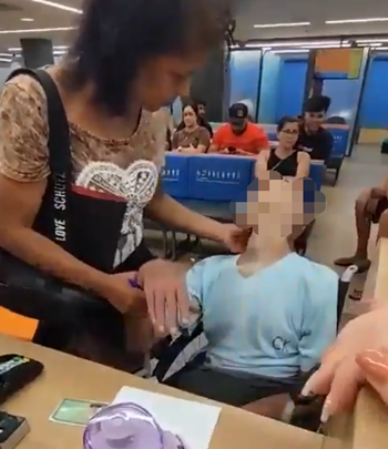 逆天！巴西大姐把尸體推到銀行辦貸款 還催尸體簽字