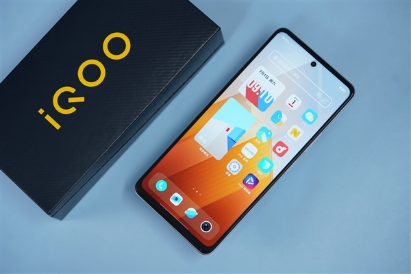 LCD性能小超人！iQOO Z8今日首銷：1599元起