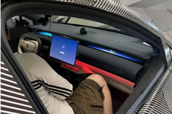 預(yù)售80萬(wàn)！蔚來(lái)旗艦行政轎車ET9內(nèi)飾首曝：搭載貫穿屏幕+橢圓方向盤