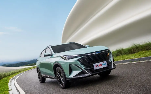 10萬級SUV新卷王！長安歐尚X5 PLUS先鋒型律動版上市：售9.69萬元