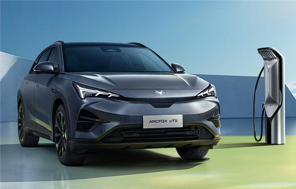 “百萬級超跑平替”極狐S5亮相 極狐汽車登陸2024春季大河國際車展