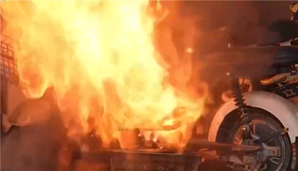 推電瓶車回家充電引發(fā)火災致兩鄰居身亡:夫婦二人被判賠近百萬(圖1) 推電瓶車回家充電引發(fā)火災致兩鄰居身亡:夫婦二人被判賠近百萬