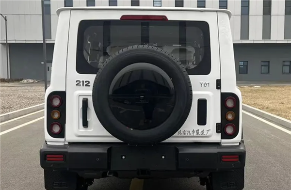 國(guó)產(chǎn)硬派越野開(kāi)山鼻祖！北汽制造新212官宣：6月6日發(fā)布