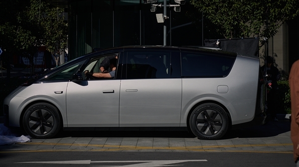 理想首款純電車型MEGA來(lái)了： 11月17日開(kāi)啟盲訂 12月發(fā)布