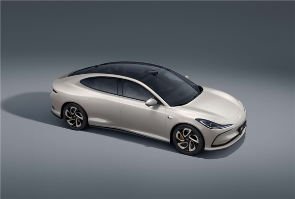 智己L6“誤傷”小米SU7成商業(yè)詆毀嗎：專(zhuān)業(yè)人士解讀