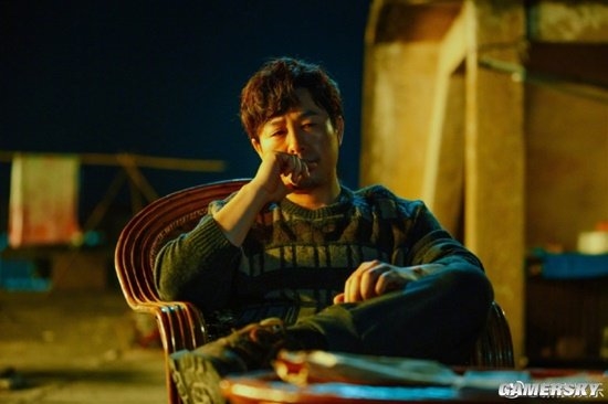 強(qiáng)盛集團(tuán)櫥窗上架《孫子兵法》：還賣小靈通手機(jī)殼