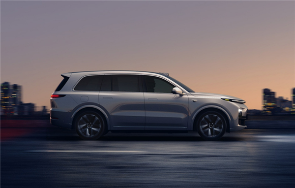 法務(wù)周末加班！理想汽車智駕負(fù)責(zé)人在線打假辟謠：要求嚴(yán)肅處理