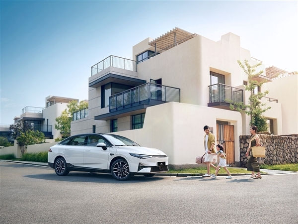 何小鵬：2023年在中國率先推出全自動駕駛