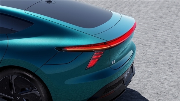 半幅方向盤+屏幕換擋！極越07內(nèi)飾設(shè)計曝光：神似特斯拉