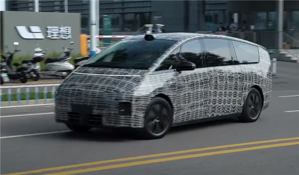 理想MPV預熱當天 比亞迪高管曬20年前概念車：竟然撞臉了？