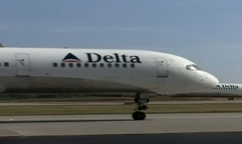 乘客腹瀉拉了一飛機導(dǎo)致緊急返航 300多人聞了一路