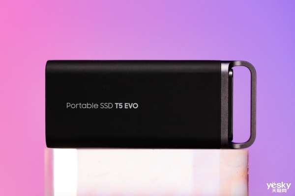 iPhone 15 Pro擴(kuò)容神器！三星移動(dòng)固態(tài)硬盤T5 EVO上手