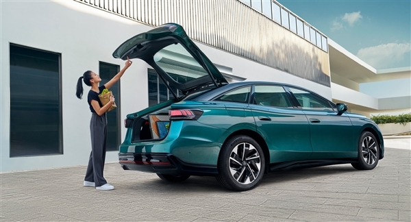 合資玩不轉(zhuǎn)純電 大眾ID.7 VIZZION官降3萬：19.77萬起售