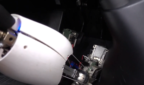 日本讓機(jī)器人學(xué)開車：車速估計(jì)飆不過輪椅