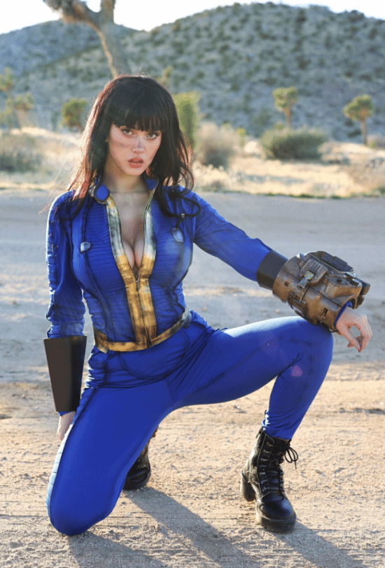 美女《毒液》共生體COS超還原：蛛網(wǎng)黏身