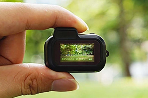 世界上最小的相機(jī)問(wèn)世！寬4cm 重17g 只要350元