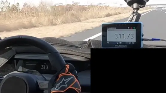 小米SU7用上27200轉(zhuǎn)超級電機！竟然被外媒吹成保時捷殺手