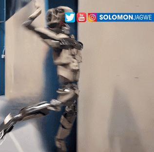 AI機(jī)器人和人類互扇耳光：你猜最后誰能贏