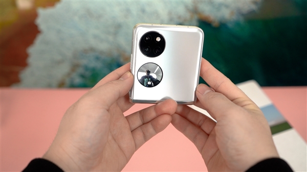 與眾不同的雙旦節(jié)禮物！華為Pocket S評(píng)測(cè)視頻：未來也許是小折疊手機(jī)天下