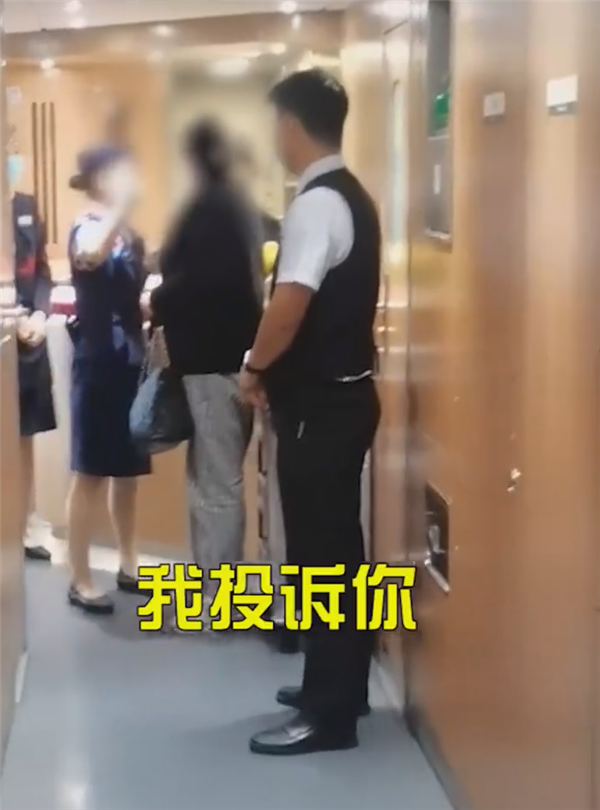 女子買高鐵二等座要毛毯 大吵大鬧自稱有癌癥：12306回應(yīng)