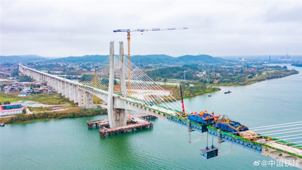 南深高鐵南玉段六景郁江特大橋合龍：主橋長621.5米