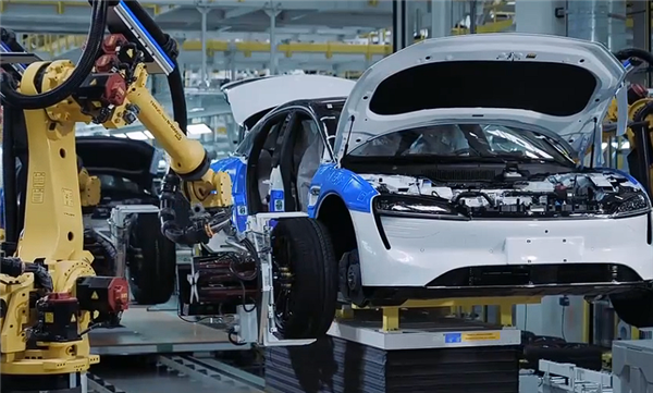 鴻蒙智行首款純電轎跑 余承東：智界S7開啟海量交付