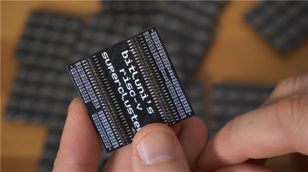 14.7GHz！大神造了一臺(tái)256個(gè)RISC-V核心的迷你超級(jí)計(jì)算機(jī)