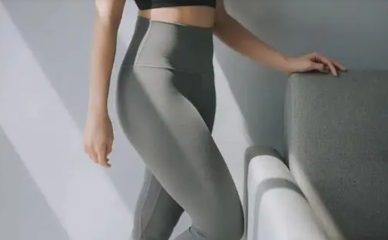 年輕人把鯊魚褲當(dāng)秋褲 醫(yī)生：長期穿有健康風(fēng)險