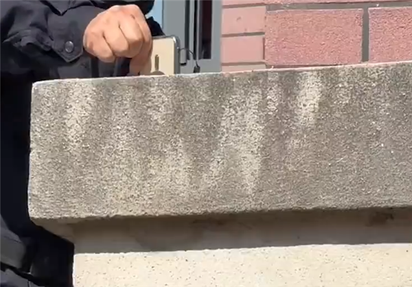 女子iPhone 12 Pro從26樓掉下直插“水泥”地：屏幕竟毫發(fā)無傷