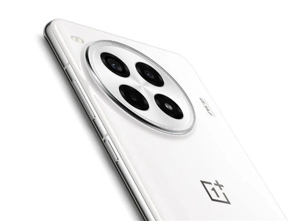 一加Ace 3 Pro純白陶瓷真機渲染圖公布：全新Ace標亮眼
