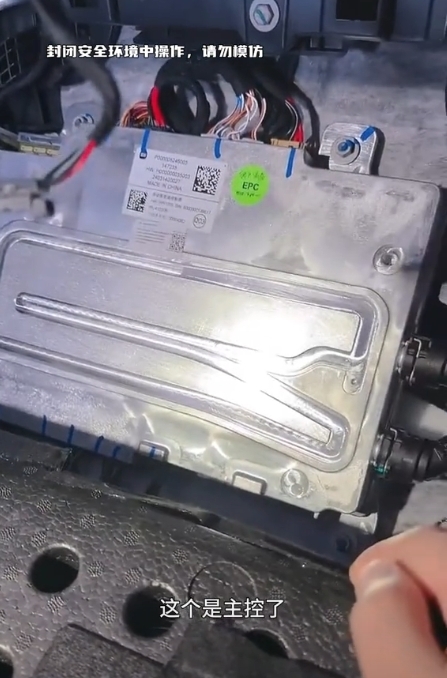 小米SU7主控首拆：兩顆Orin X+8295芯片現(xiàn)真身 做工和特斯拉比是什么水平