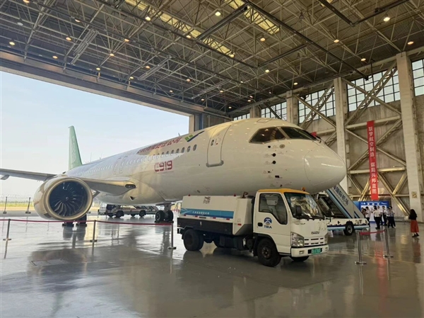 東航正式接收第六架C919：三大航＋海航豪購(gòu)365架