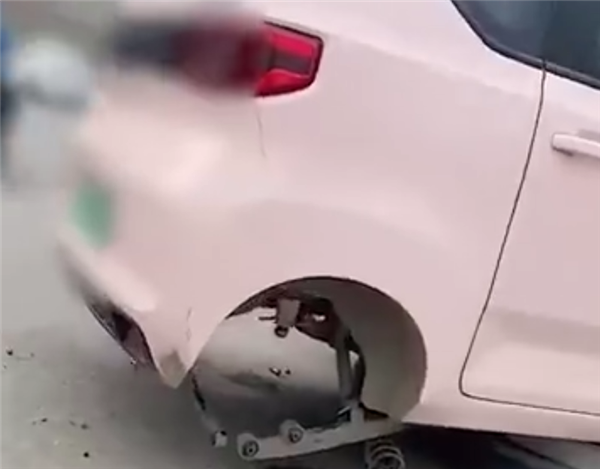 五菱宏光MINI EV停路邊電機(jī)、電池被偷走 車殼只值2000塊