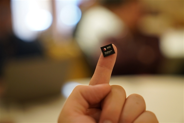 你多久換手機(jī)！高通發(fā)財(cái)報(bào)：利潤(rùn)腰斬 安卓手機(jī)真的賣(mài)不動(dòng)了