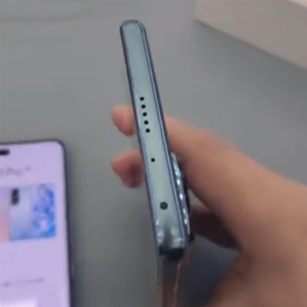 榮耀80 Pro直屏版真機(jī)曝光：6.67寸OLED直屏、搭載雙揚(yáng)聲器