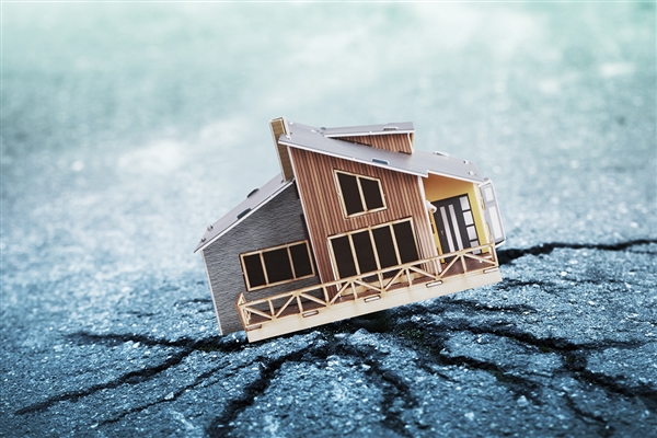 實拍新疆拜城5.6級地震：吊燈搖晃 震感明顯