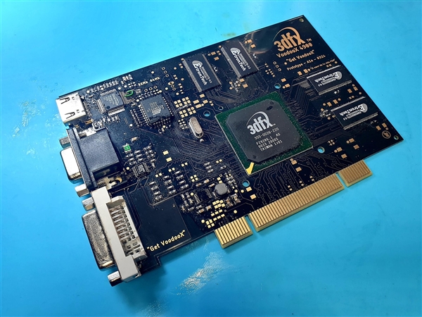 大神自己造了一塊3dfx Voodoo顯卡！竟然有DVI接口
